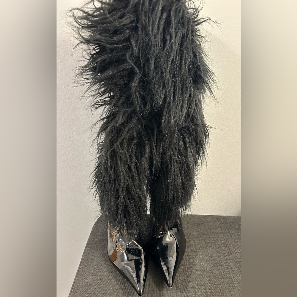 Furry heel boots